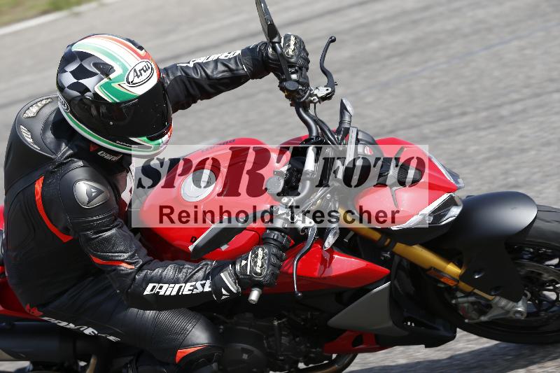/Archiv-2025/27 12.06.2025 Ducati Schweiz Trackday Warmup  ADR/blau-bleu/ohne
